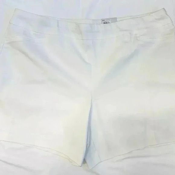 NWT CROFT & BARROW Women High Rise Stretch White Bermuda Shorts Plus Size 24W - Picture 1 of 6